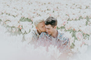 Read more about the article hug romantic gif